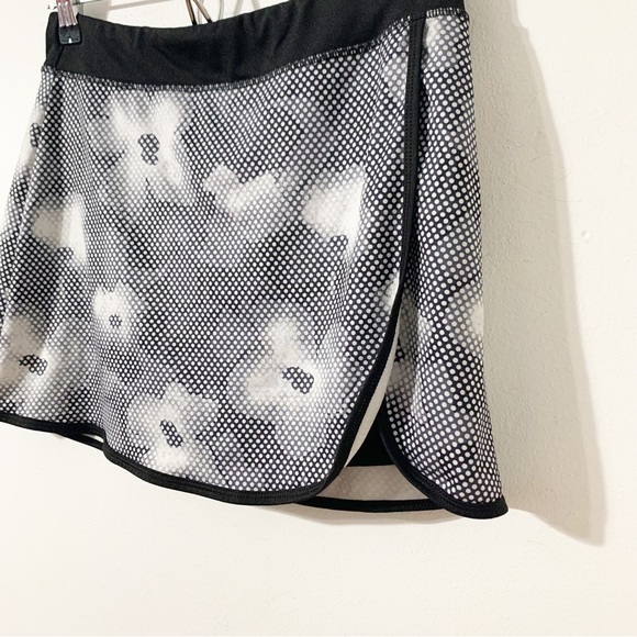Danskin Now Performance Active Skort Flower & Dot Pattern Open Side Short Lining - Picture 3 of 12